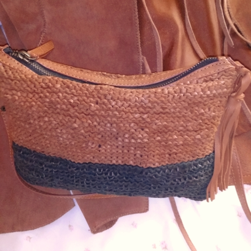 clever carriage company  knitted leather bag